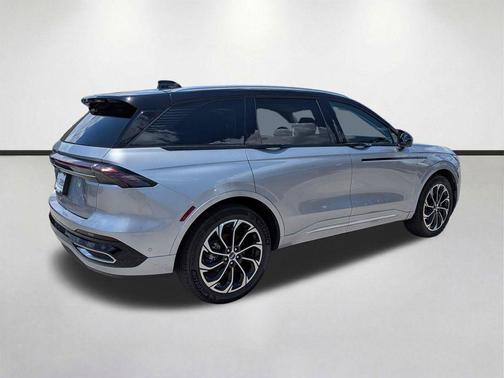 Silver Radiance Metallic Clearcoat 2024 Lincoln Nautilus Reserve
