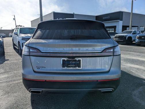 Silver Radiance Metallic Clearcoat 2022 Lincoln Nautilus Reserve