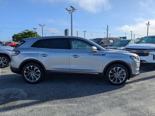 Silver Radiance Metallic Clearcoat 2022 Lincoln Nautilus Reserve