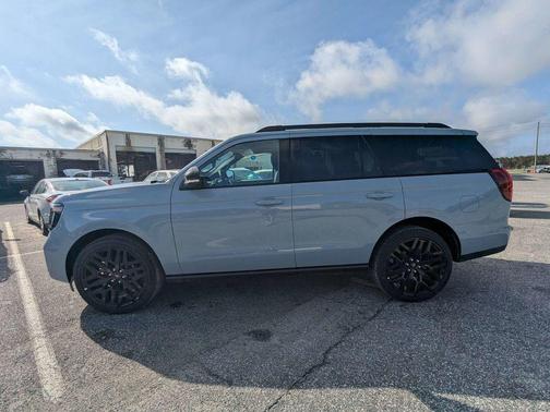 Glacier Gray Metallic Tri-Coat 2026 Ford Expedition Platinum