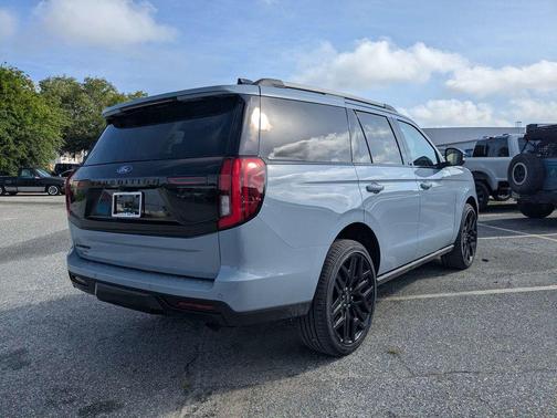Glacier Gray Metallic Tri-Coat 2026 Ford Expedition Platinum