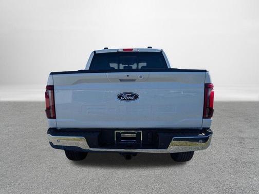 Star White Metallic Tri-Coat 2026 Ford F-150 Lariat