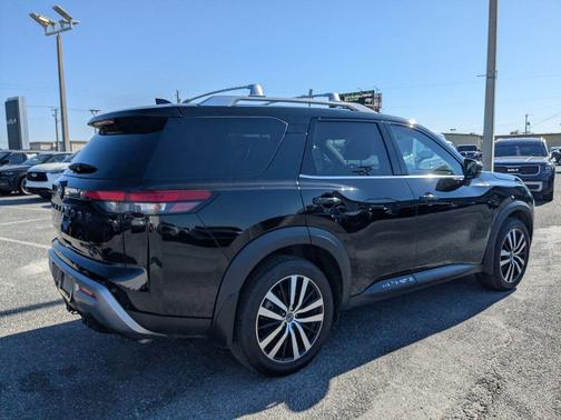 2023 Nissan Pathfinder Platinum 4WD