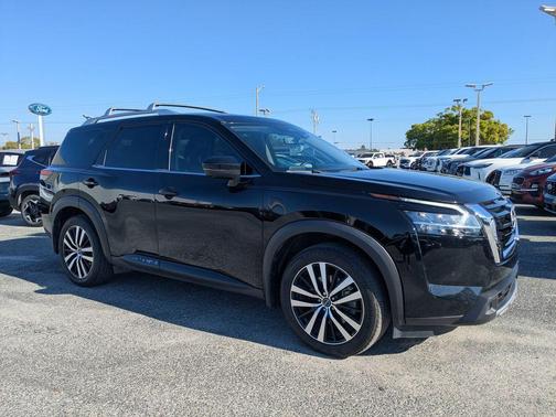 2023 Nissan Pathfinder Platinum 4WD