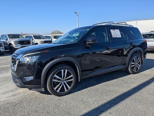 2023 Nissan Pathfinder Platinum 4WD