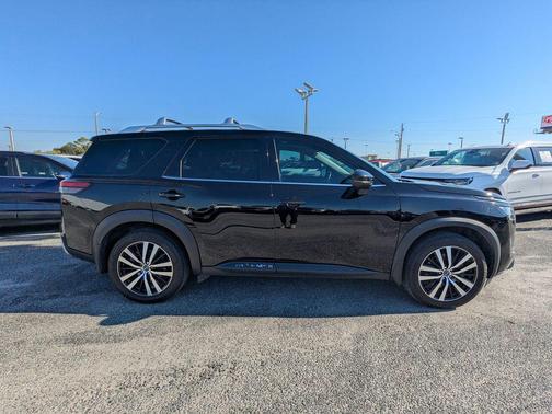 2023 Nissan Pathfinder Platinum 4WD