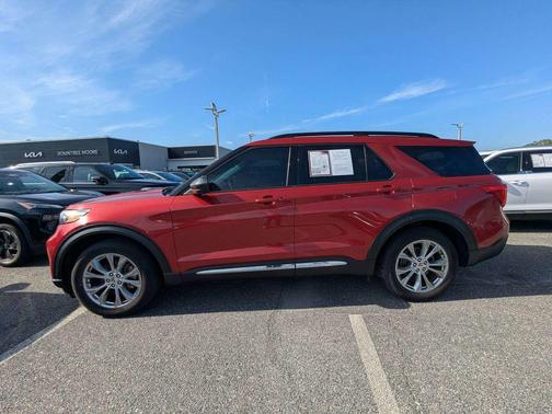 Rapid Red Metallic Tinted Clearcoat 2020 Ford Explorer XLT