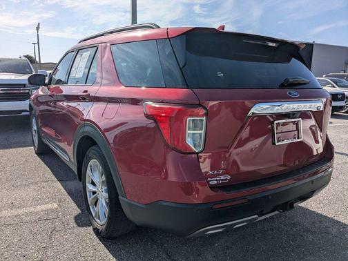 Rapid Red Metallic Tinted Clearcoat 2020 Ford Explorer XLT