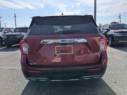 Rapid Red Metallic Tinted Clearcoat 2020 Ford Explorer XLT