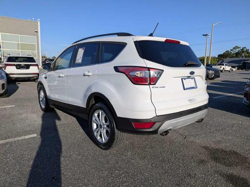 Oxford White 2018 Ford Escape SE