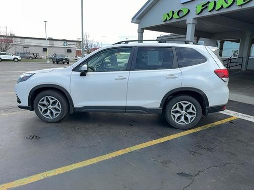 Crystal White Pearl 2023 Subaru Forester Premium