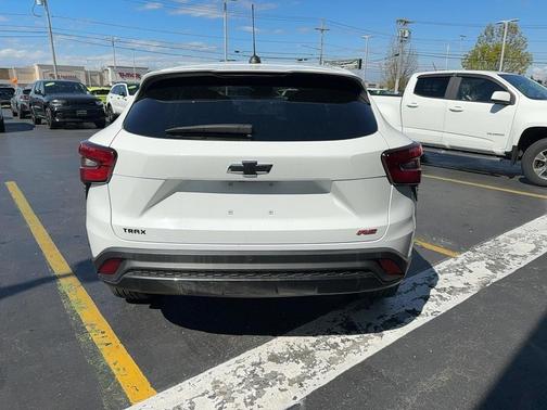 Summit White 2024 Chevrolet Trax FWD 1RS