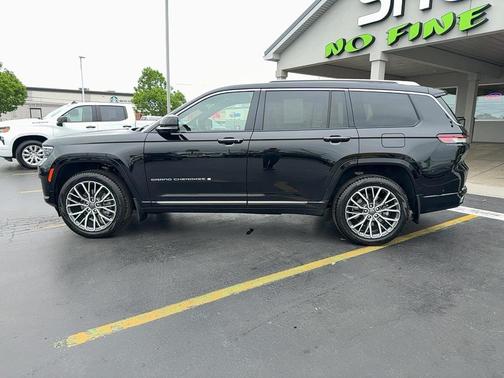 Diamond Black Crystal Pearlcoat 2021 Jeep Grand Cherokee L Summit Reserve