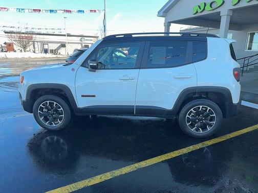 2023 Jeep Renegade Trailhawk