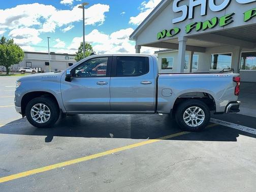 Sterling Gray Metallic 2023 Chevrolet Silverado 1500 LT