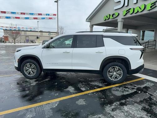 2025 Chevrolet Traverse LT