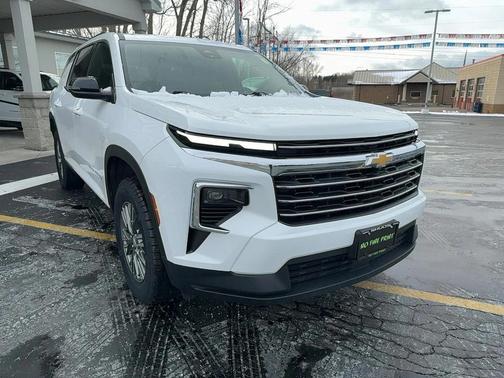 2025 Chevrolet Traverse LT