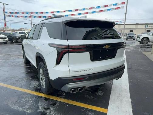 2025 Chevrolet Traverse LT