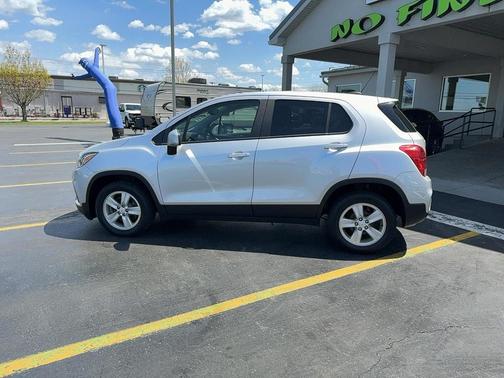 Silver Ice Metallic 2020 Chevrolet Trax LS
