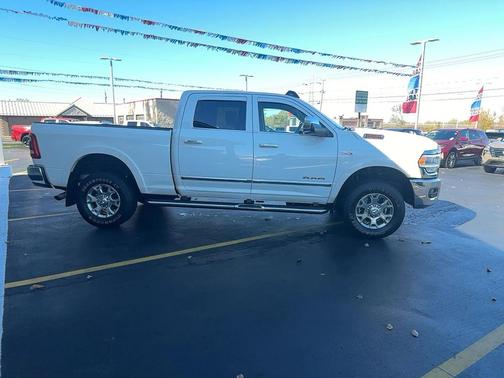 2020 RAM 2500 Laramie Crew Cab 4X4 6'4' Box