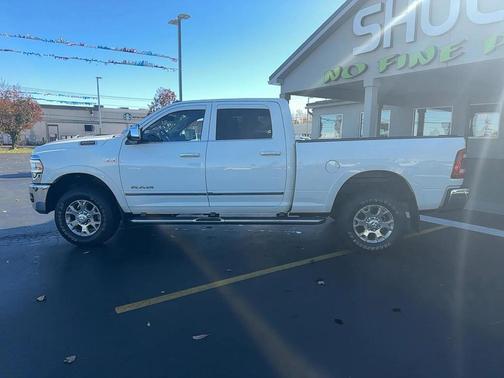 2020 RAM 2500 Laramie Crew Cab 4X4 6'4' Box