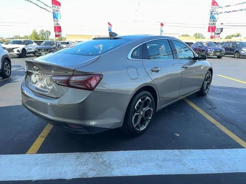 2022 Chevrolet Malibu FWD LT