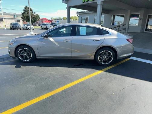 2022 Chevrolet Malibu FWD LT