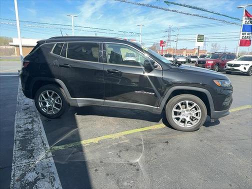 2022 Jeep Compass Latitude Lux