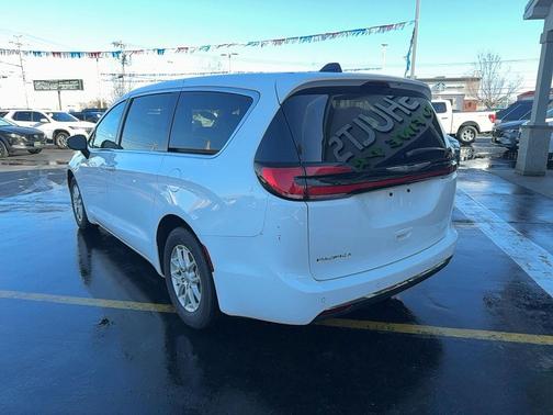 2024 Chrysler Pacifica Touring L