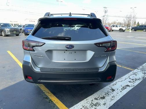 Ice Silver Metallic 2024 Subaru Outback Premium