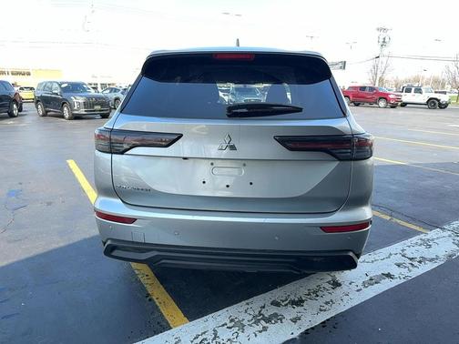 2025 Mitsubishi Outlander ES 2.5 2WD