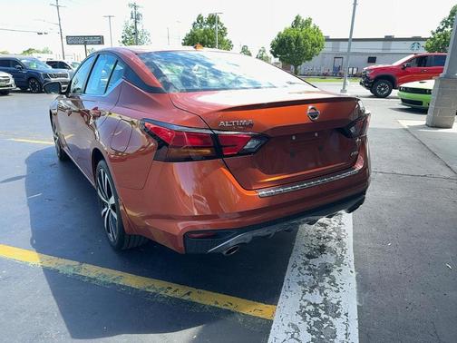 Sunset Drift Chromaflair 2022 Nissan Altima SR Intelligent AWD