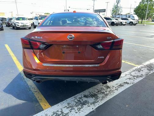 Sunset Drift Chromaflair 2022 Nissan Altima SR Intelligent AWD