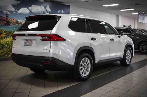 Pearl 2024 Toyota Grand Highlander XLE