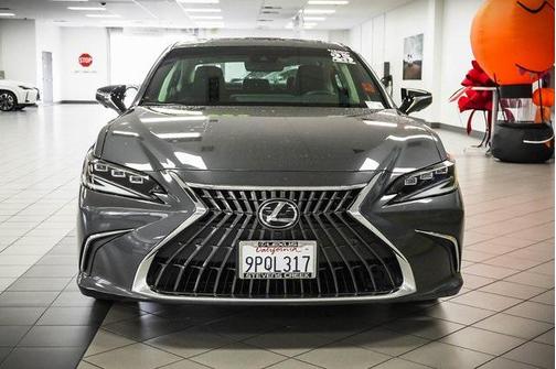 2025 Lexus ES 300h Luxury