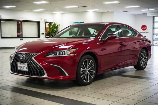 2025 Lexus ES 300h Base