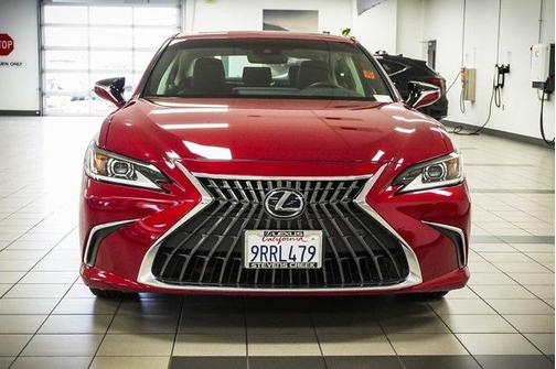 2025 Lexus ES 300h Base