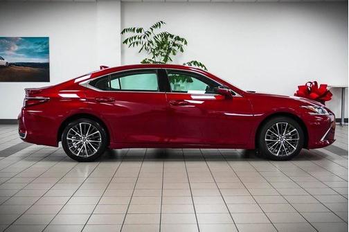 2025 Lexus ES 300h Base