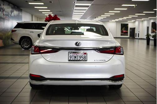 Eminent White Pearl 2025 Lexus ES 300h Base