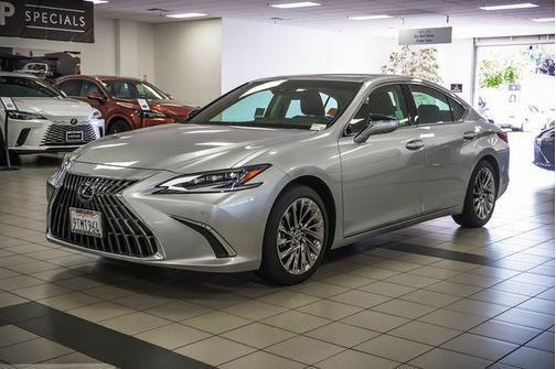 Iridium 2025 Lexus ES 300h Luxury