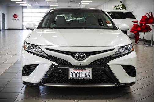Pearl 2018 Toyota Camry XSE