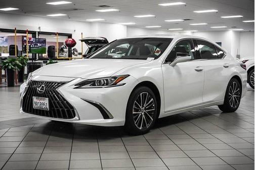 2025 Lexus ES 300h Base