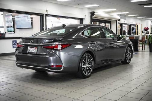 2025 Lexus ES 300h Base