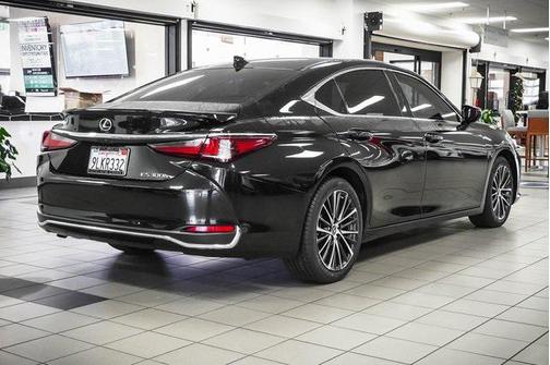 2024 Lexus ES 300h Base