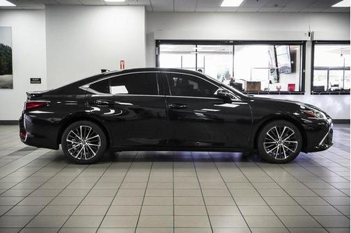 2024 Lexus ES 300h Base