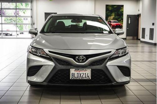 Celestial Silver Metallic 2019 Toyota Camry SE