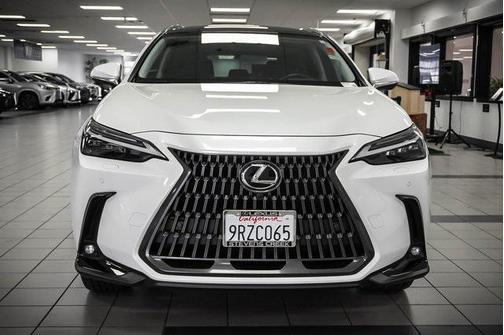 2025 Lexus NX 450h+ Luxury