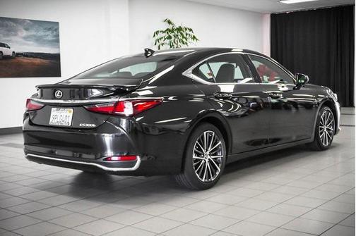 2025 Lexus ES 300h Base