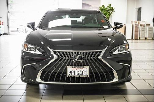2025 Lexus ES 300h Base