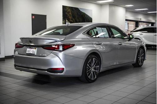 2025 Lexus ES 300h Base